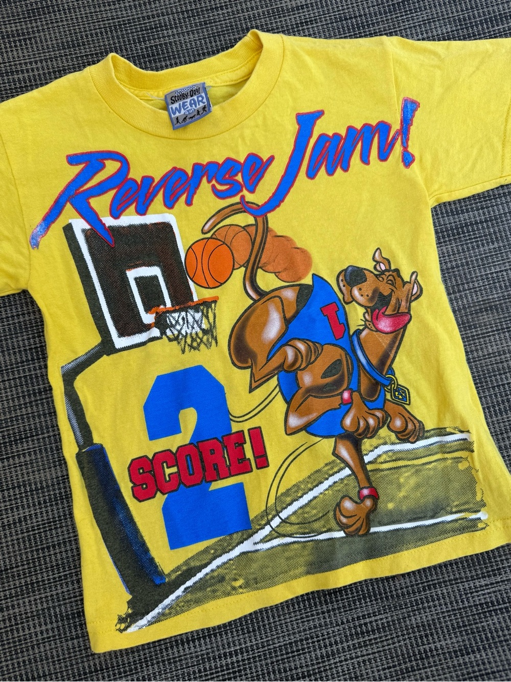 Vintage Scooby-Doo Yellow 'Reverse Jam' Basketball Graphic Tee Size Small (4)